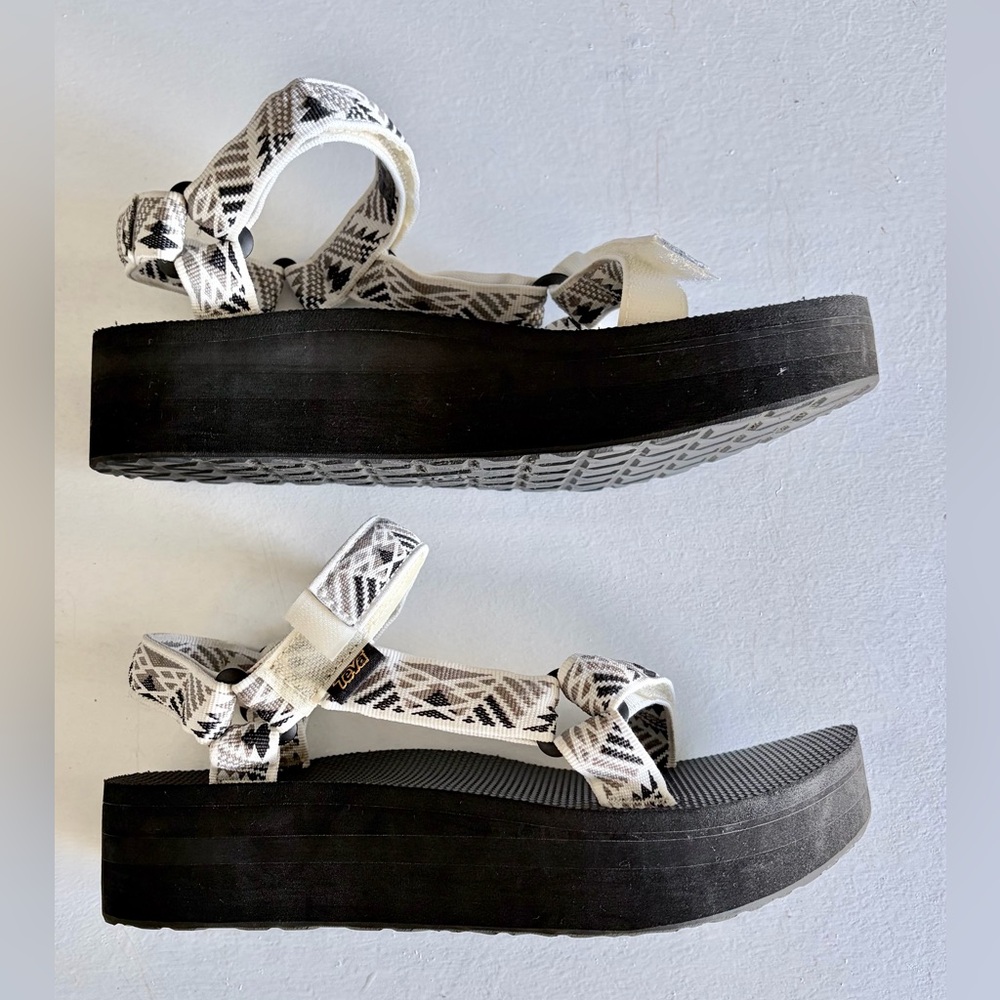 Teva Original Universal Women’s 10 Aztec print Strappy Sandals Black/White EUC